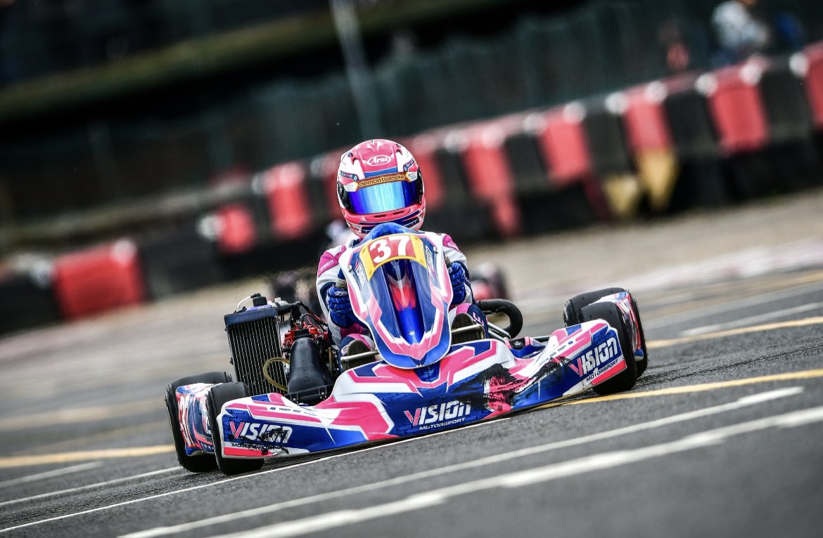 WhiteKatJess's tweet photo. Whilton Mill R4 @whiltonmill 
Team mascot Alfie brings good luck 🐾❤️🐾❤️ https://t.co/d9CpAjhcse