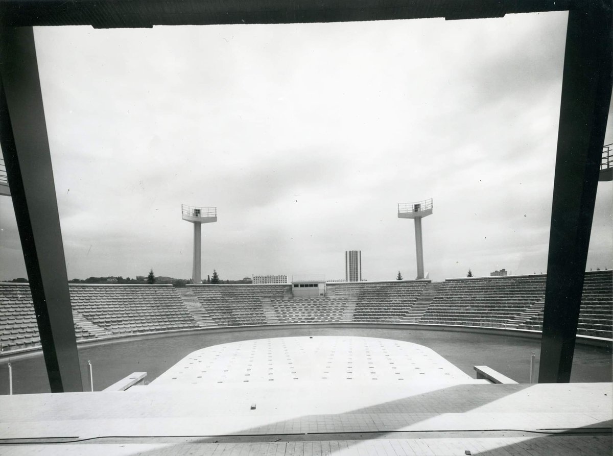 Il y a quelques jours, Vichy rouvrait son #ThéâtreDeVerdure, inauguré au début des années 60 lorsque fut construite la Maison des Jeunes et de la Culture. L'occasion pour les #ArchivesMunicipales de nous présenter quelques photos d'époque(s).

➡️ cutt.ly/DmAPHFF