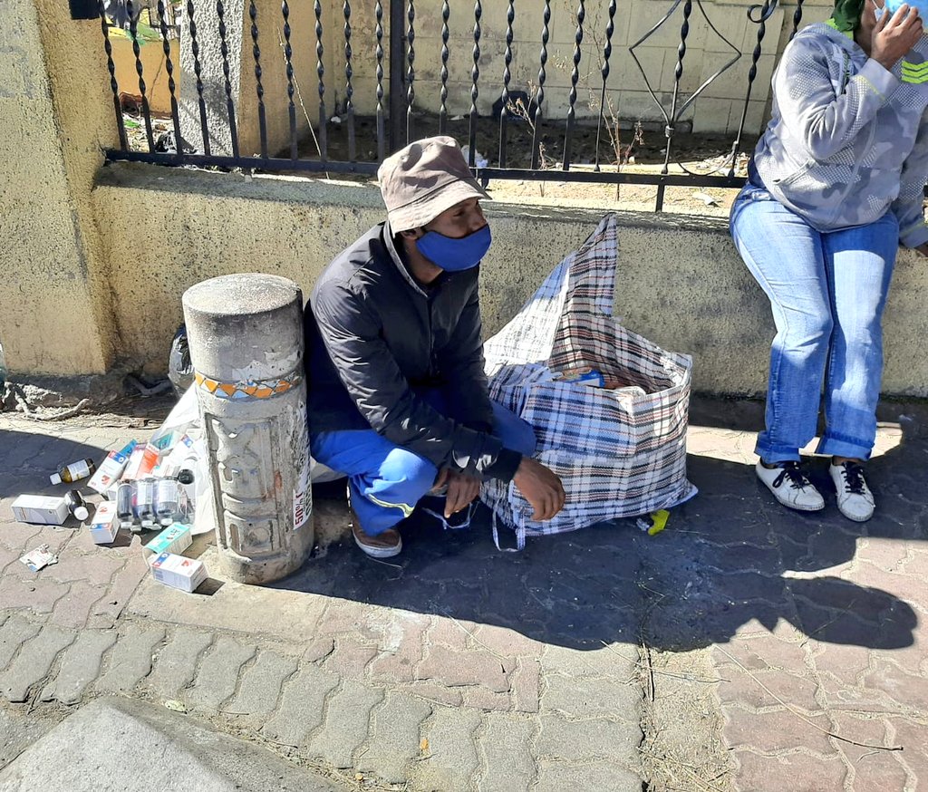 AlexReporterZA's tweet photo. This man was arrested with a bag full of medication looted from a chemist in Alexandra
#AlexLooting #AlexUnrest https://t.co/cfu97h2aF6