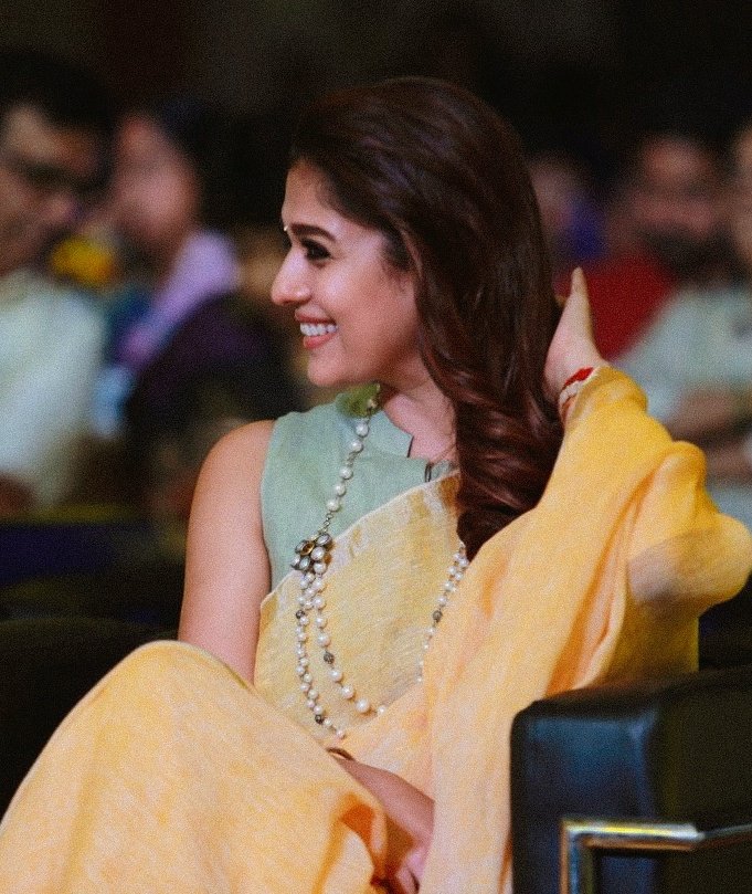 ursavian's tweet photo. All Other Actress Fandoms Compare Their Idols Only With Nayan🙄,Thus Clearly Shows How Much Of Stardom& Power My Lady Holds💯🙌❤ and Your Filthy Vayir Eruchals🤭Andha Pakkam Peruh maritey Irukum,Inga Orey Aal thaan!😌👑 #Nayanthara #OnlyQueen #LadySuperstar https://t.co/oOK5DlpcVX