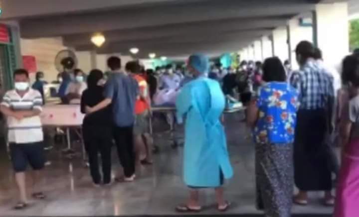 MayWongST's tweet photo. Increasingly, more #Myanmar people dying of #Covid19 at a faster rate. At least 197,000 infections &amp; almost 4,000 deaths recorded. Unofficially, numbers said to be much higher. Pictures on social media show situation at #Yangon's largest Yayway cemetery #WhatsHappeningInMyanmar https://t.co/5DCieCTvvv