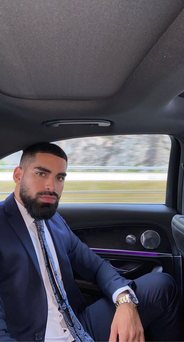 👔
