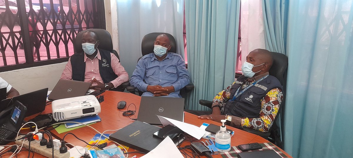 guinee_oms's tweet photo. #Sécurité #Routiere : Les #chauffeurs @guinee_oms renforcent leurs #capacites en #gestion du parc et #déplacements #sécurises pour les passagers. Un échange #mensuel est prévu sur le sujet. @kizerbogeorgesa @OMS_Afrique @WHO #RoadSafety #safedriving https://t.co/hTZEFyELaP