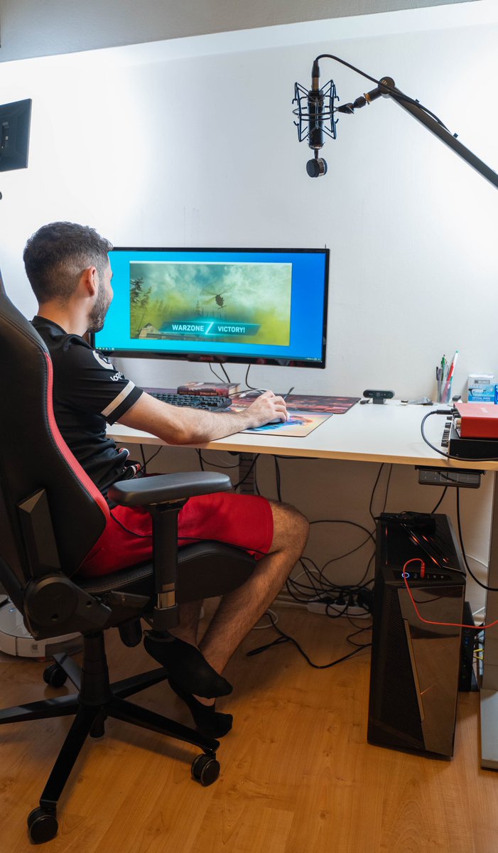 RduStreaming's tweet photo. The #Aorusmodelx is up and running!
Starting with Bg and then some warzone 😎
https://t.co/j2VUpLi7kx https://t.co/OgcTFHHHiE