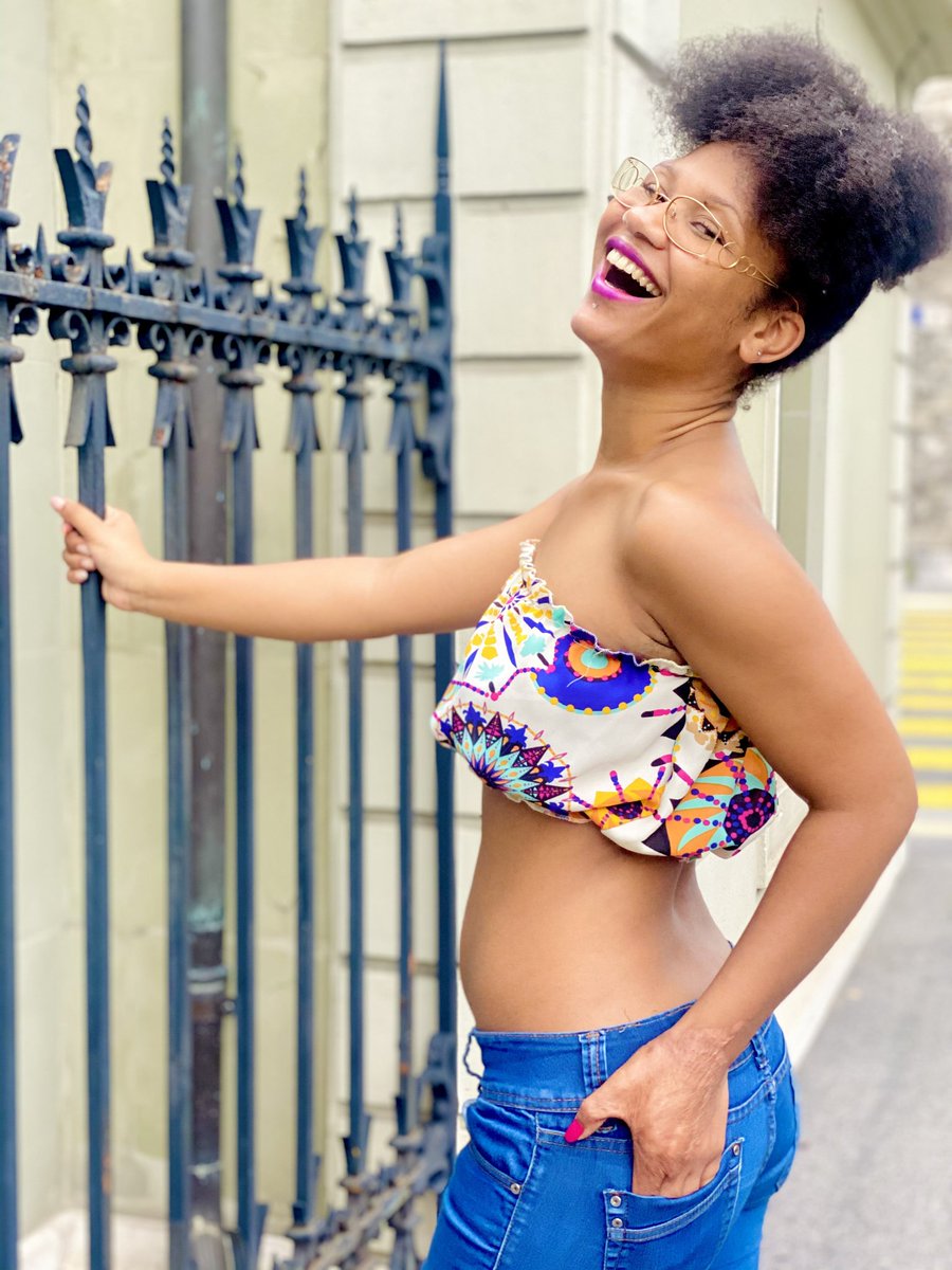 effiemarcy's tweet photo. Si je brille c'est parce qu'il a le soleil.
Tu penses me blesser alors que tu m'enlèves une épine dans le pied. https://t.co/4PteohvaNM