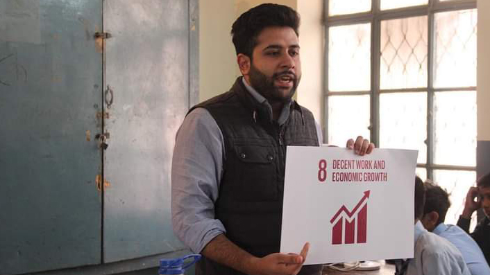 UNCTAD's tweet photo. 🎉Meet Pakistani changemaker, Muhammad Sarim Raza, who's using technology to reimagine how rural health care is delivered to the most vulnerable in Pakistan via telehealth services.

His company Riayat is changing lives, saving money + making a difference. https://t.co/i4rgnBm0Q5 https://t.co/NNaLrCKapp