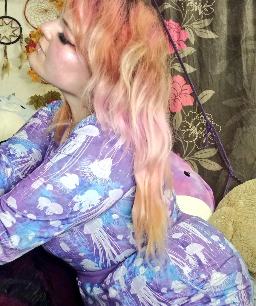 Starcreature4's tweet photo. @thelittleslab lounge wear really making me feel colourful on this boring day 😍😍
♡
Make sure to use my code SEAWITCH for additional discounts 🍃🧡
♡
https://t.co/240pn5LeAN https://t.co/u9YS2YoP3K