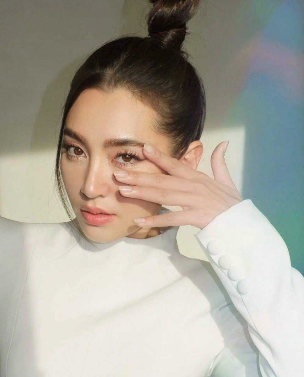 UnderbedDara's tweet photo. นี่ก็สวยไม่แผ่ว สมแล้วที่ชายจะมาเม้นท์อวยเช้าอวยเย็น 

เพราะงานผิวเด้งฉ่ำของ #เบลล่าราณี สดใสตลอด 24 ชั่วโมงมากแม่ เคล็ดลับง่ายๆ Olay #PowerDuo เซรั่มขวดขาวช่วยผิวชุ่มชื้นอิ่มน้ำ วิปปุกแดงช่วยฟื้นฟูริ้วรอย แค่ 2 สเต็ปก็เริ่ด บอกมาขนาดนี้ต้องตำตามแล้ว

#Olaythailand #BellaCampen https://t.co/jHMd01BOPd