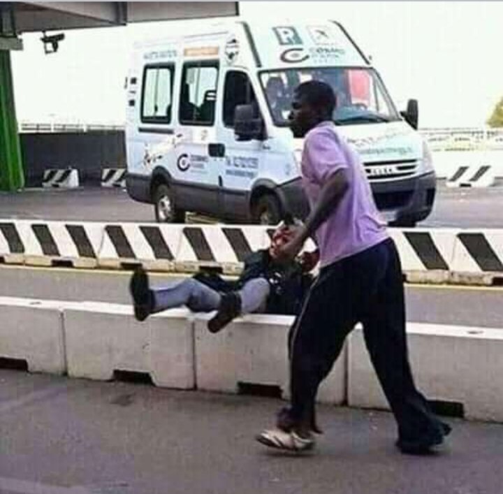 Zenkosi54330356's tweet photo. Lol this country is a comedy series. 😭😂😂

#looting Indians Anele Bheki Cele Jub Jub Mihlali Mall of Africa https://t.co/tC3ud0AMtz