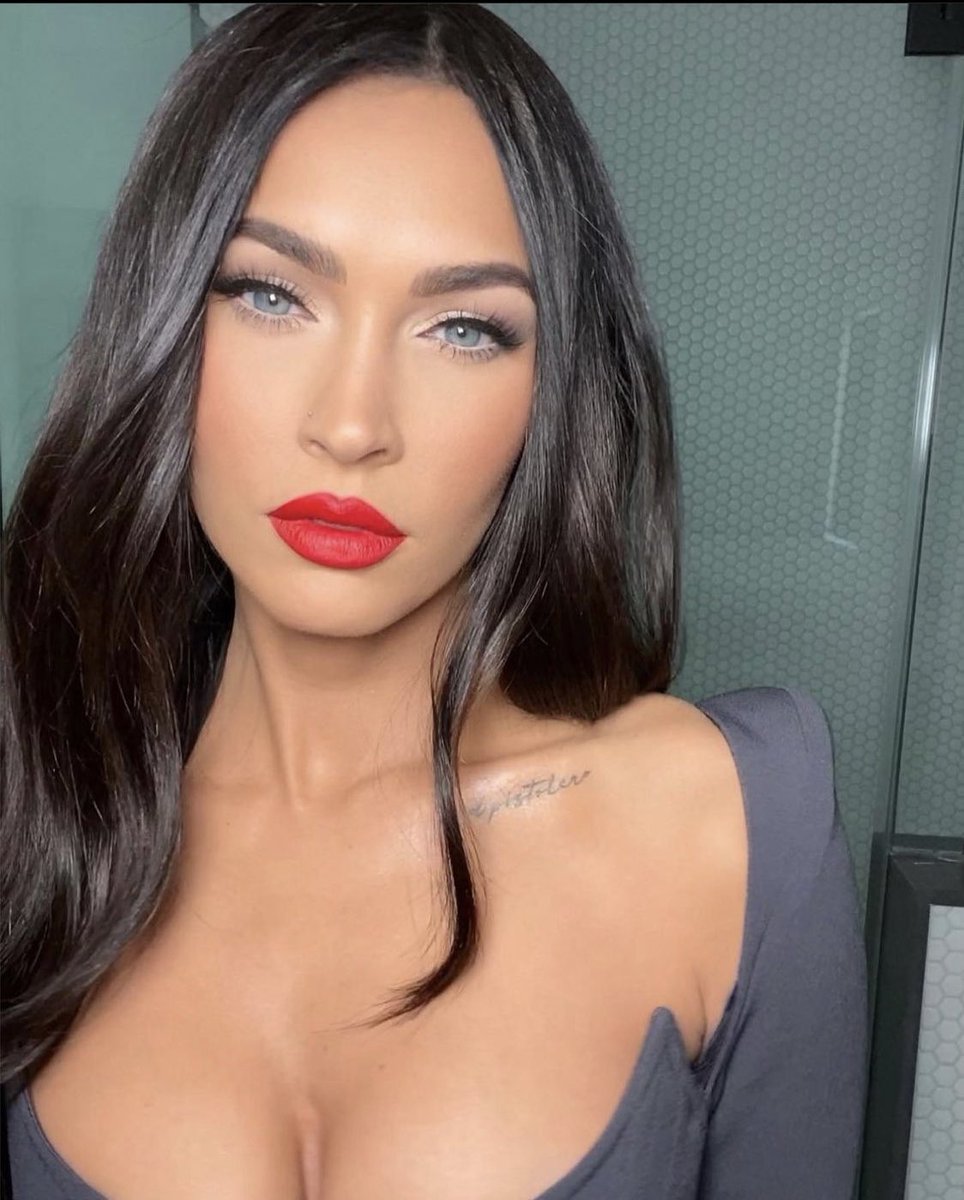 PopCulture2000s's tweet photo. megan fox is unreal https://t.co/jNqQWVsimn