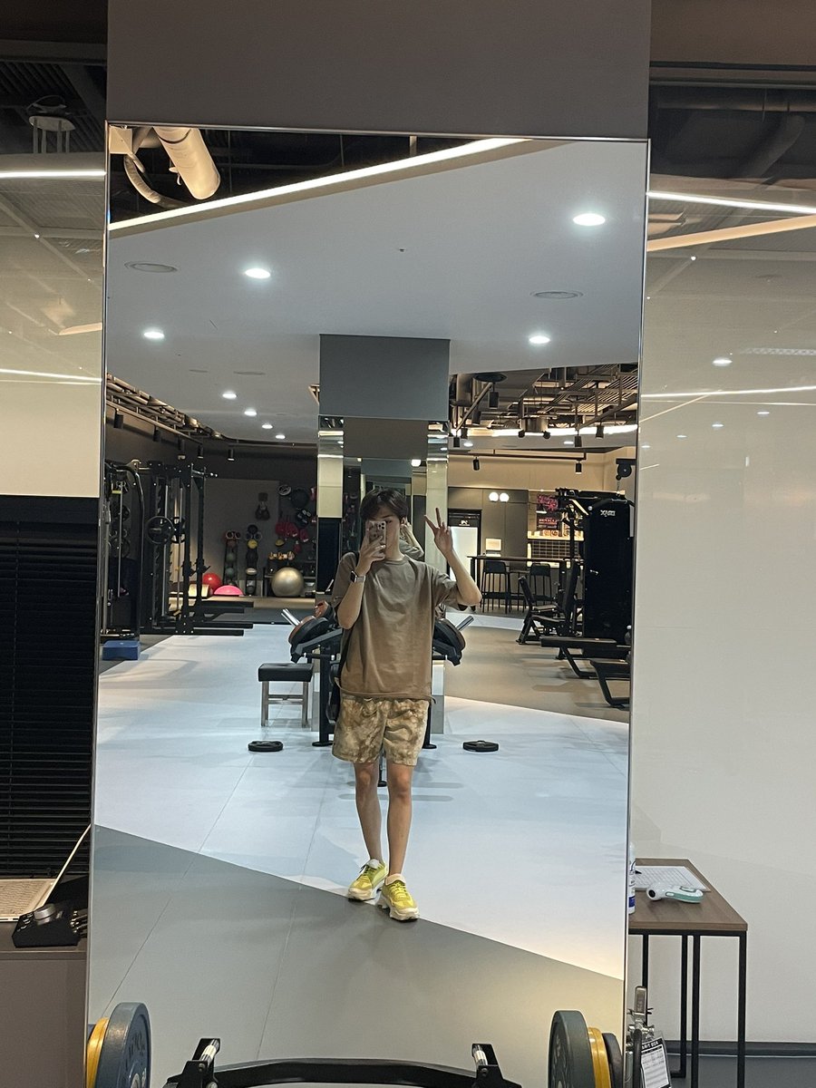 vana — s/ia tweet media
