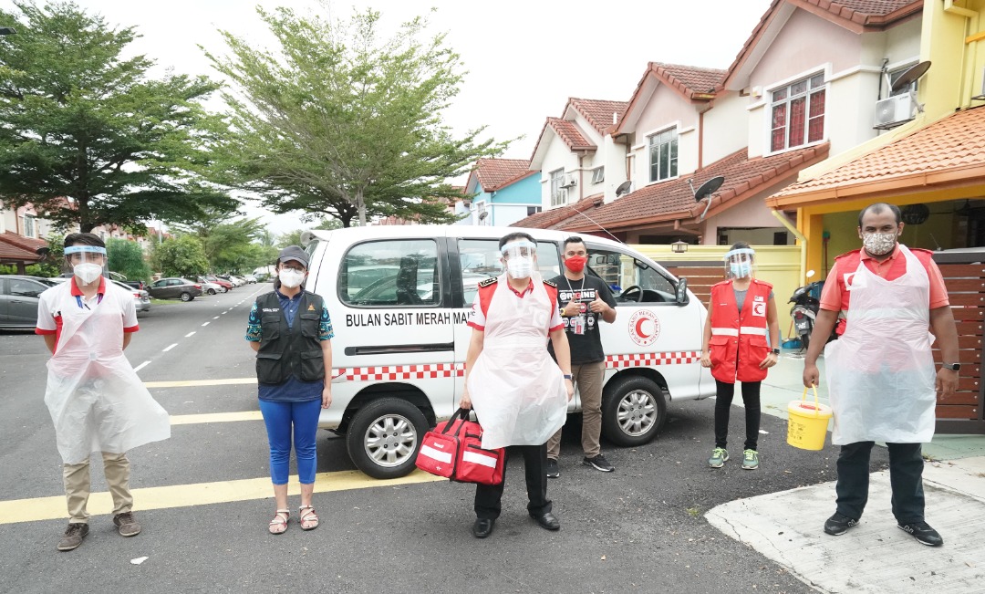 michellengms's tweet photo. The Malaysian Red Cresent Society will be in Subang Jaya from the 13th to the 23rd of July to conduct house-to-house vaccination for bed-ridden patients. If you know of someone who need such services, please share with them this link to register: https://t.co/LsDFoblApl https://t.co/RpO1kFprih
