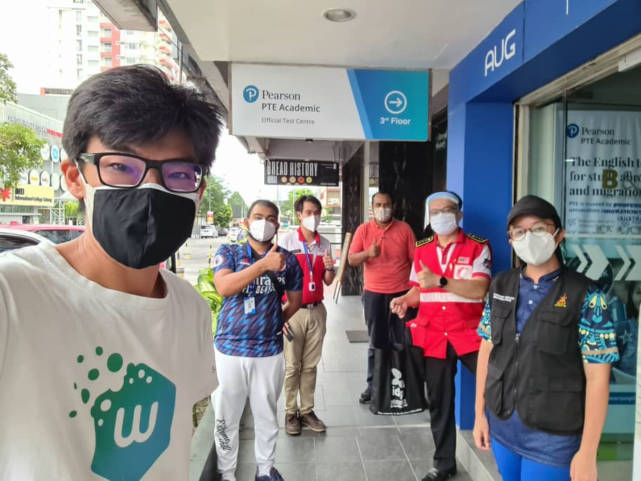 michellengms's tweet photo. The Malaysian Red Cresent Society will be in Subang Jaya from the 13th to the 23rd of July to conduct house-to-house vaccination for bed-ridden patients. If you know of someone who need such services, please share with them this link to register: https://t.co/LsDFoblApl https://t.co/RpO1kFprih