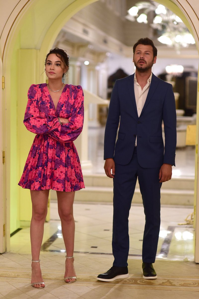 случайная 19. случайная любовь турецкий сериал 2021. встреча на улице. девушка на набережной. яглыч и кирилл плетнев.