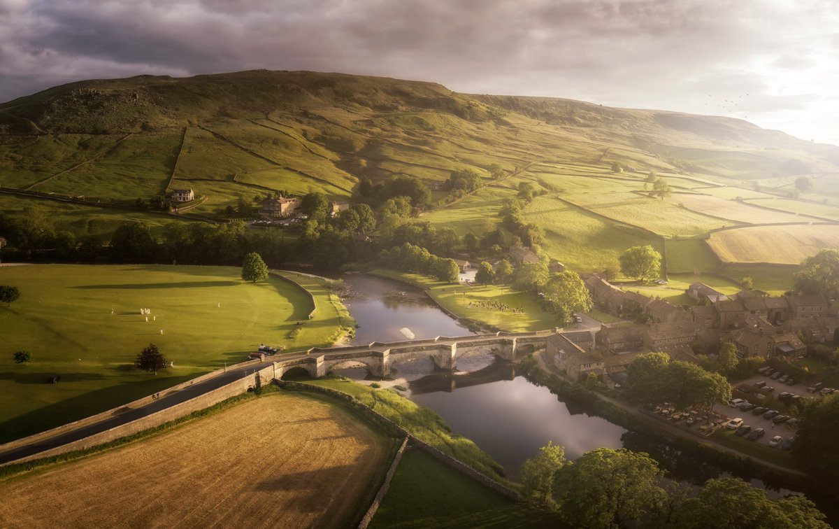 Filming on the banks of the River Wharfe. The very last moments of light presented the beautiful village of Burnsall, Yorkshire <a href="/ThePhotoHour/">#ThePhotoHour</a> <a href="/Welcome2Yorks/">Welcome to Yorkshire</a>