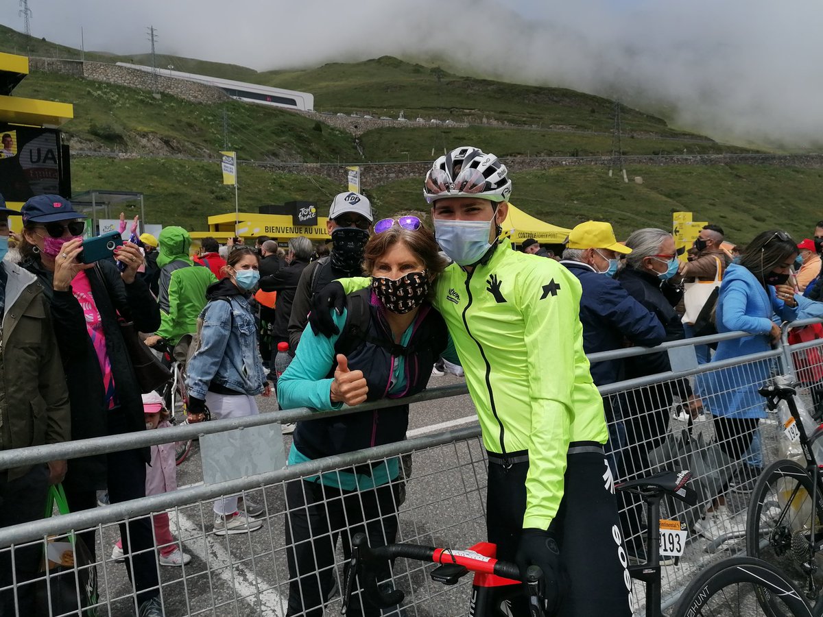 🇨🇵  #TDF2021 

Family at the start! 🖐️ 

Ubuntu! 

#BicyclesChangeLives
