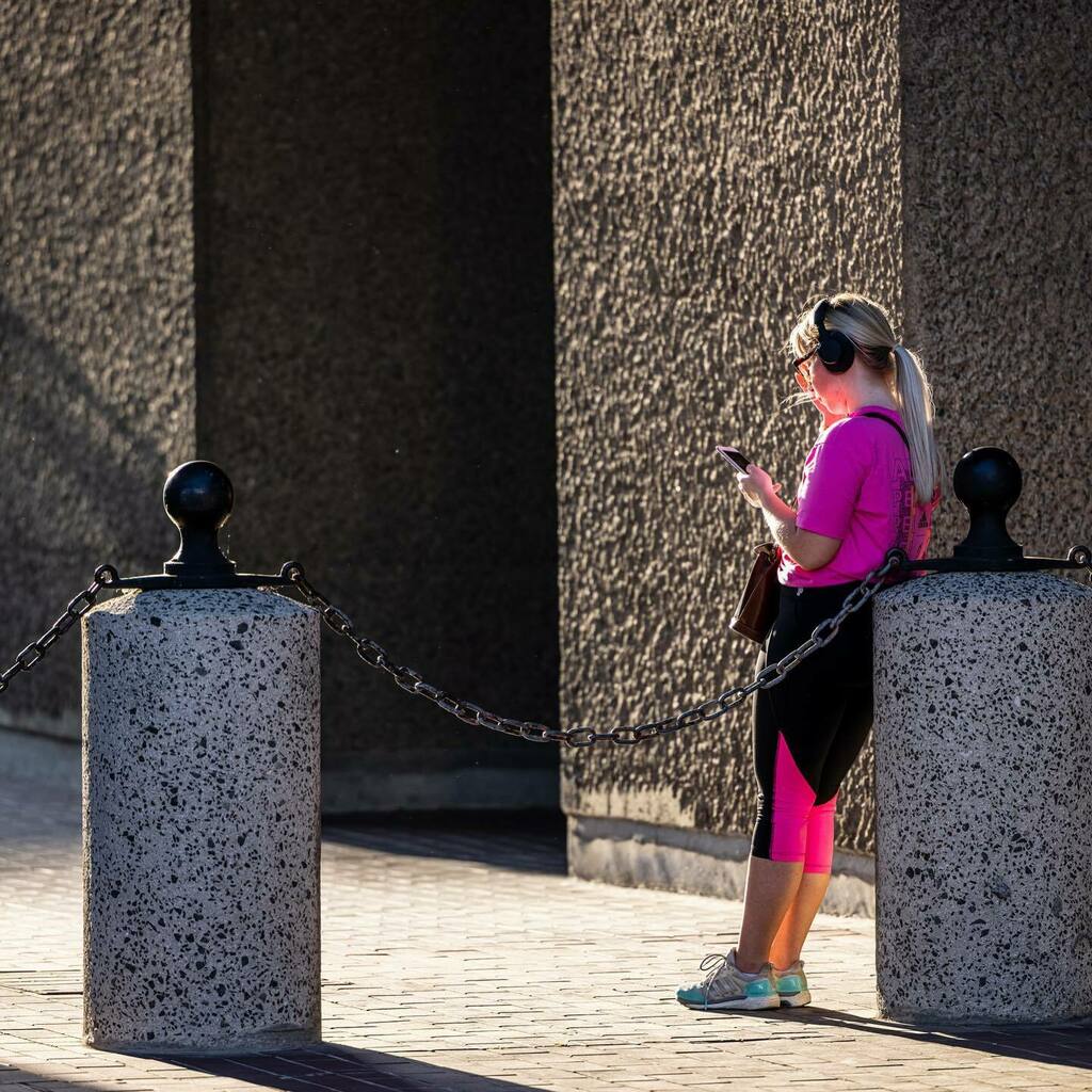 Girls wearing fucsia
.
.
.
.
#fucsia #streetgrammers10k #SPiCollective #thestreetphotographyhub #eyeshotmag #burnmagazine #streetizm #dpsp_street #streetphotography #street_photo_club #ig_street #ig_streetclub #ig_streetphotography #storyofthestreet #life_is_street #urbanand…