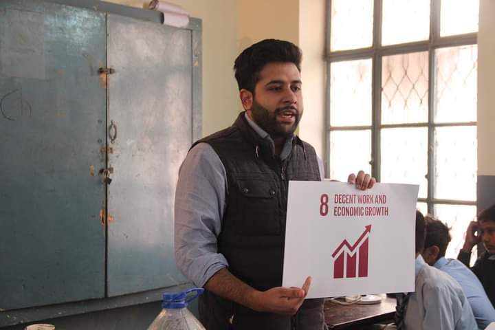 UNCTADYouth's tweet photo. #UNCTAD15 @Youth trailblazer @MuhammadSarimR1 is driving #digitaltransformation in healthcare to change rural lives in Pakistan🇵🇰 via #telehealth services

Read his story here➡️ https://t.co/SeQxlKwkWM https://t.co/MTCL8PDo2N