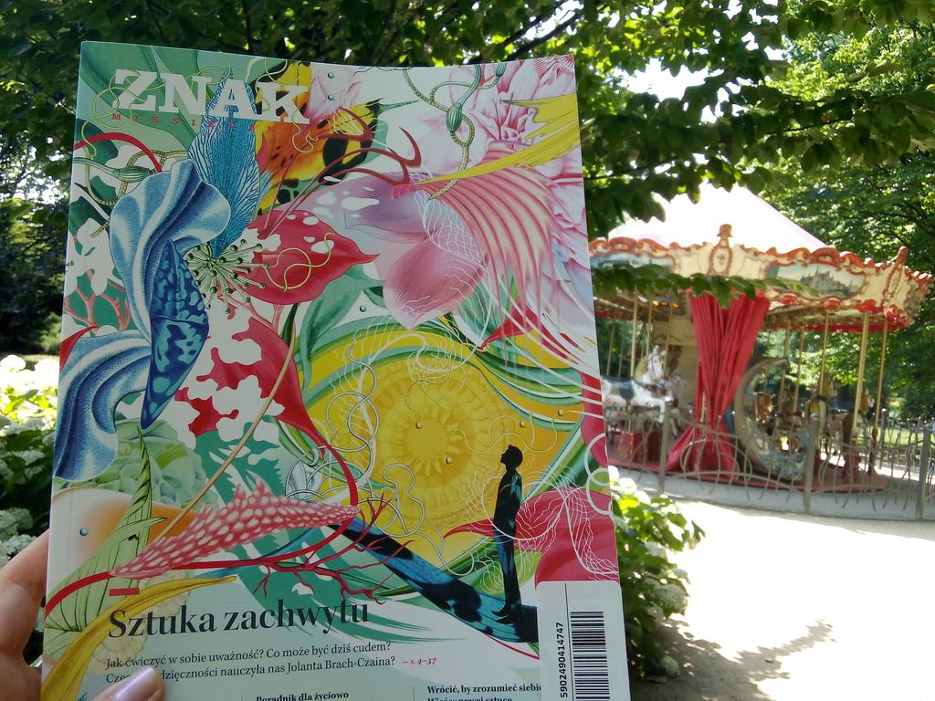 fibularyzacja's tweet photo. Dni ostatnie są z tych mniej udanych, ale wciąż nie jest mi obca sztuka zachwytu. Ot, choćby okładką @MiesiecznikZNAK (🤫 w środku jest jeszcze lepiej), spacerem czy mnogością pszczół na koniczynie.
🍀

#samodobro #terazczytam #małeradości https://t.co/t6XHFFDcK7