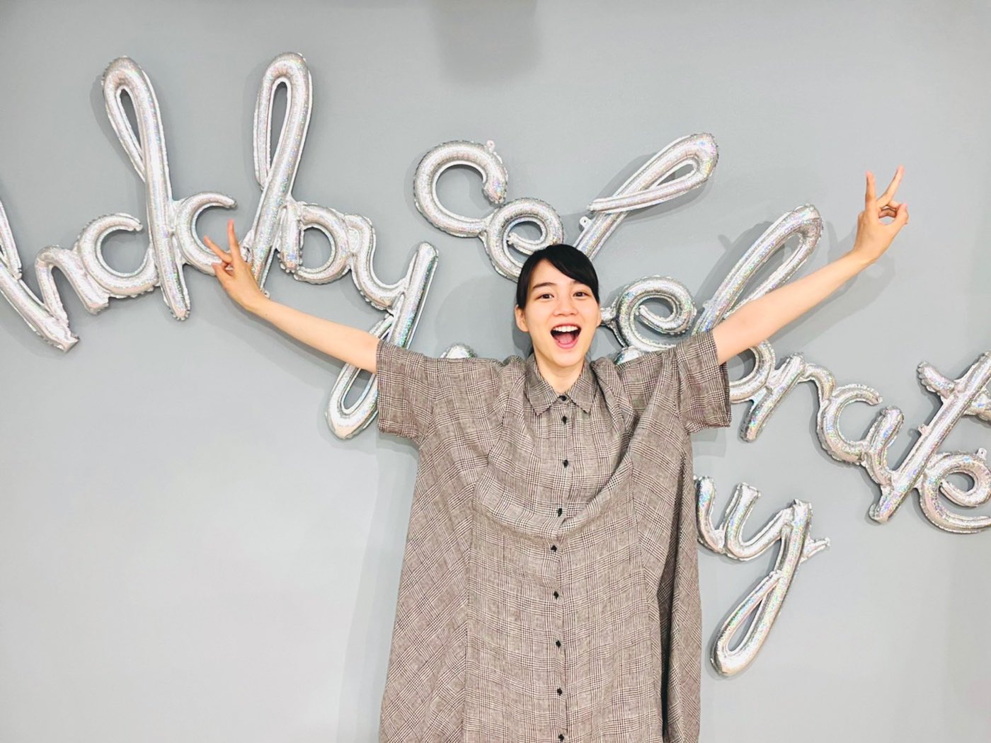 のん Official 今日は 28歳の誕生日でした いぇーい 大人 大人な気分 素敵に年齢重ねたい 皆様 いつも応援ありがとうございます 28歳の年も楽しみますので よろしくです のん T Co O6dzlz3gem Twitter