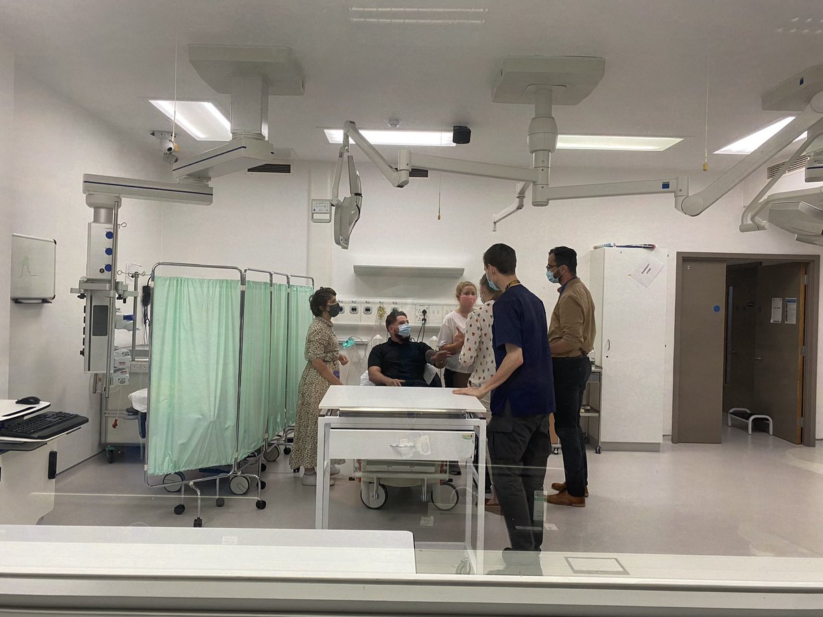 RLH_EDPDNs's tweet photo. Now onto the first sim of the day. Thinking about how we manage and approach victims of violent crimes in the ED. How do we work with the police whilst prioritizing the patient? Great to have @StGilesTrust @metpoliceuk @ldnvrn helping out with this one. https://t.co/gLkGGIyIC7