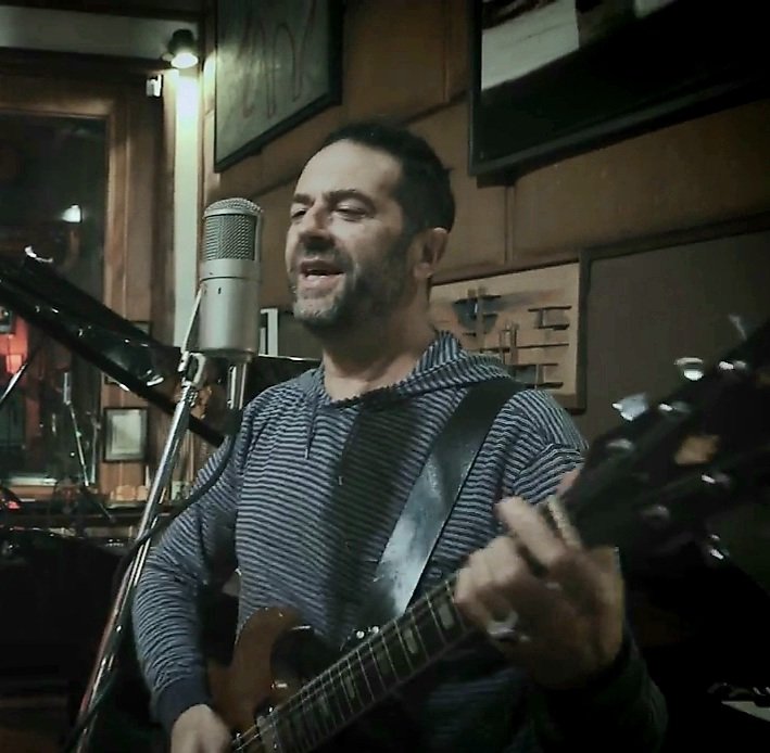 #TuAmor  ft. <a href="/SantiagoCorazon/">Santi Motorizado</a> 
#nuevosingle  adelanto del #disconuevo 
Te invito a verlo y suscribirte a mi canal de YouTube  en este link : youtu.be/Hzx9uBobqlI. 
Gracias y que lo disfrutes