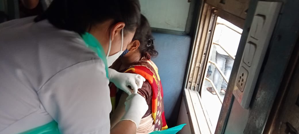 RailMinIndia's tweet photo. Vaccination on wheels! 

Railway employees are working round the clock to keep wheels of economy moving. 
To vaccinate our employees &amp; beneficiaries posted in far flung areas of Dima Hasao, Assam a 'Vaccination On Wheel' train was run with health care team &amp; Doctors on board. https://t.co/gxneIr7qwH