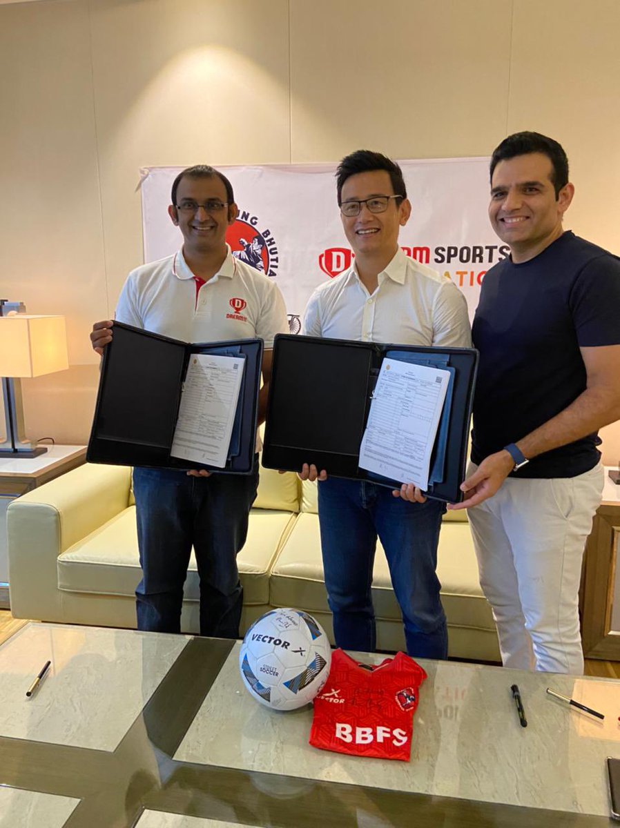_IFFIndia's tweet photo. Done Deal!

We’re happy to share that Indian Football Foundation has joined hands with @DreamSportsHQ , the philanthropic arm of fantasy sports platform @Dream11 to support our scholars. https://t.co/fNGNRNgvmB