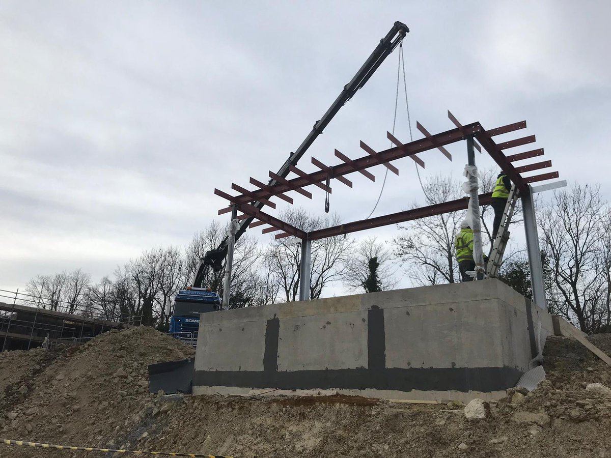 SFinnieLtd's tweet photo. Lifting over the sun.
Lifting, placing and assisting in erection steel framework.
#hgv #crane #hiab #steelwork https://t.co/WqOjIIt12w