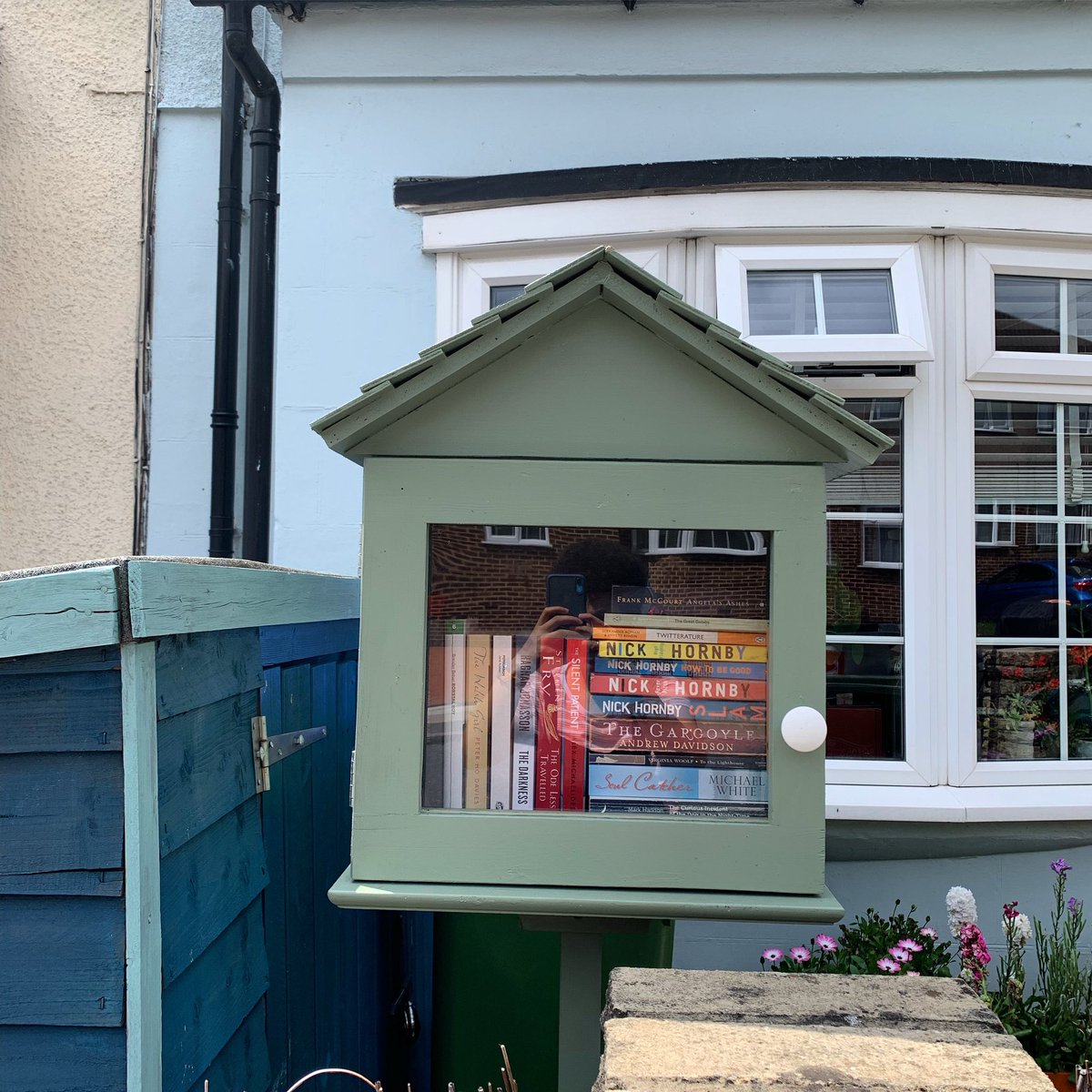 This has made me feel much better! 

Our #LittleFreeLibrary is open 📚

Soon to be decorated (ideas welcome) and to include seed/plant swaps.

Local peeps-donate your unwanted books or exchange them for whatever is inside! 

#London #Community #BookExchange