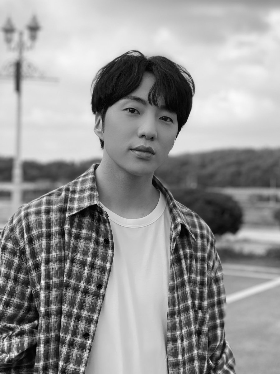official_yoon_'s tweet photo. 과거 태선이와 현재 태선이의 차이점 아시는 분 손!!!! https://t.co/gXTlHXHL4Y