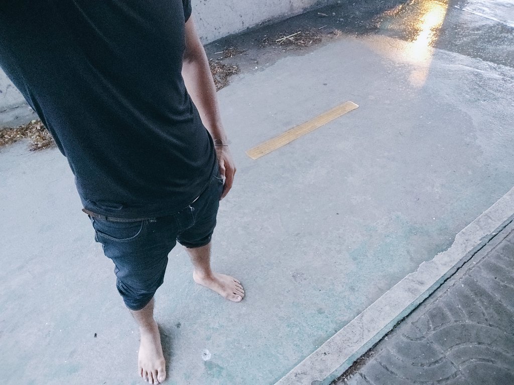 Manbik7's tweet photo. ตกตอนไหนไม่ตก ตกตอนกูเลิกงานพอดี เปียกยันไข่สิคราฟ จะเหลืออะไร ไข่กูหดหมดแล้วววววววววว https://t.co/gQ7LyVcL7h