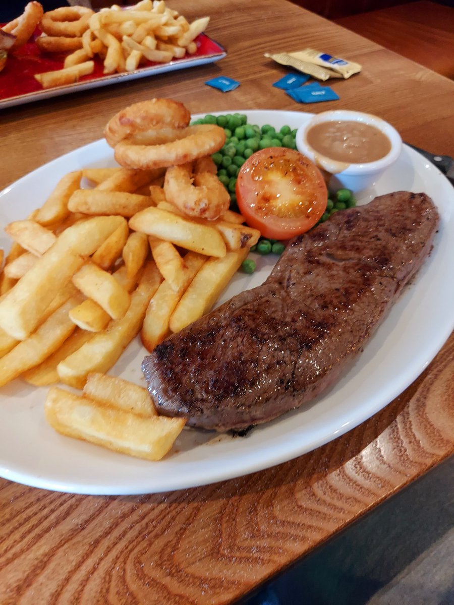 DSG4M3R's tweet image. Mm popped out for a cheeky steak 
#goodfood #goodtimes @greeneking