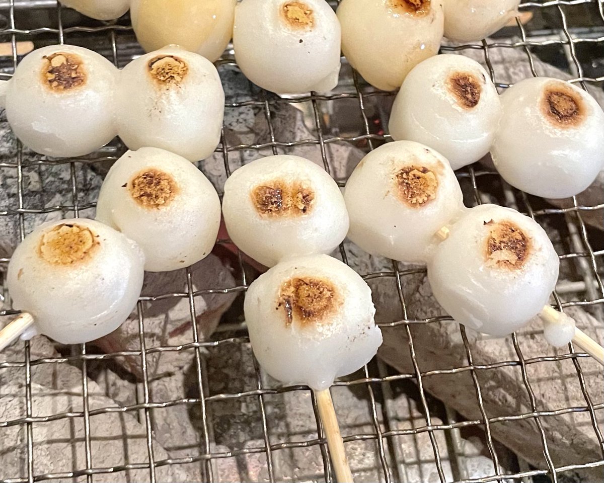 名駅にある ベヂロカ に食べ放題のお団子セットが新登場 自分で焼いて楽しめる モチモチ熱々のみたらし団子がたまらない 北海道あずき 黒ごま等のトッピングを追加すればさらに美味しく味わえます 名駅にある ベヂロカ に食べ放題のお団子セットが新登場 自分で焼いて楽しめる モチモチ熱々のみたらし団子がたまらない 北海道あずき 黒ごま等のトッピングを追加すればさらに美味しく味わえます