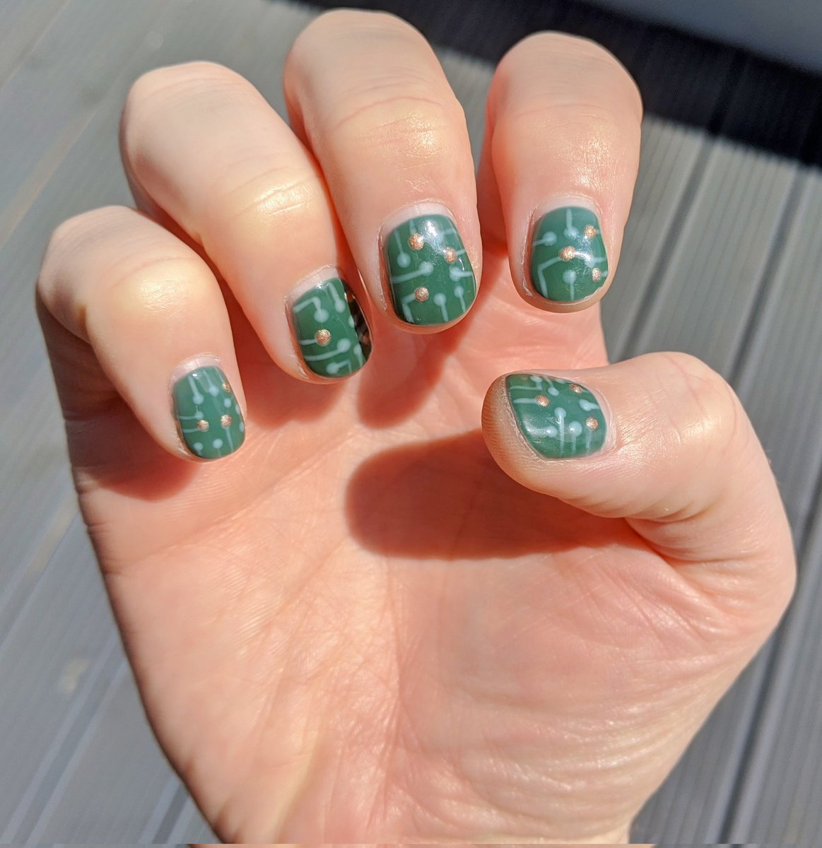 ryancdotorg's tweet photo. Someone tried to make #DefconNails a thing a few years ago, and I think it deserves another chance. Mine will need to be redone in a few weeks, which gives me plenty of time to come up with a new design.

(No, I did not do them myself) https://t.co/n96cpcXaI6