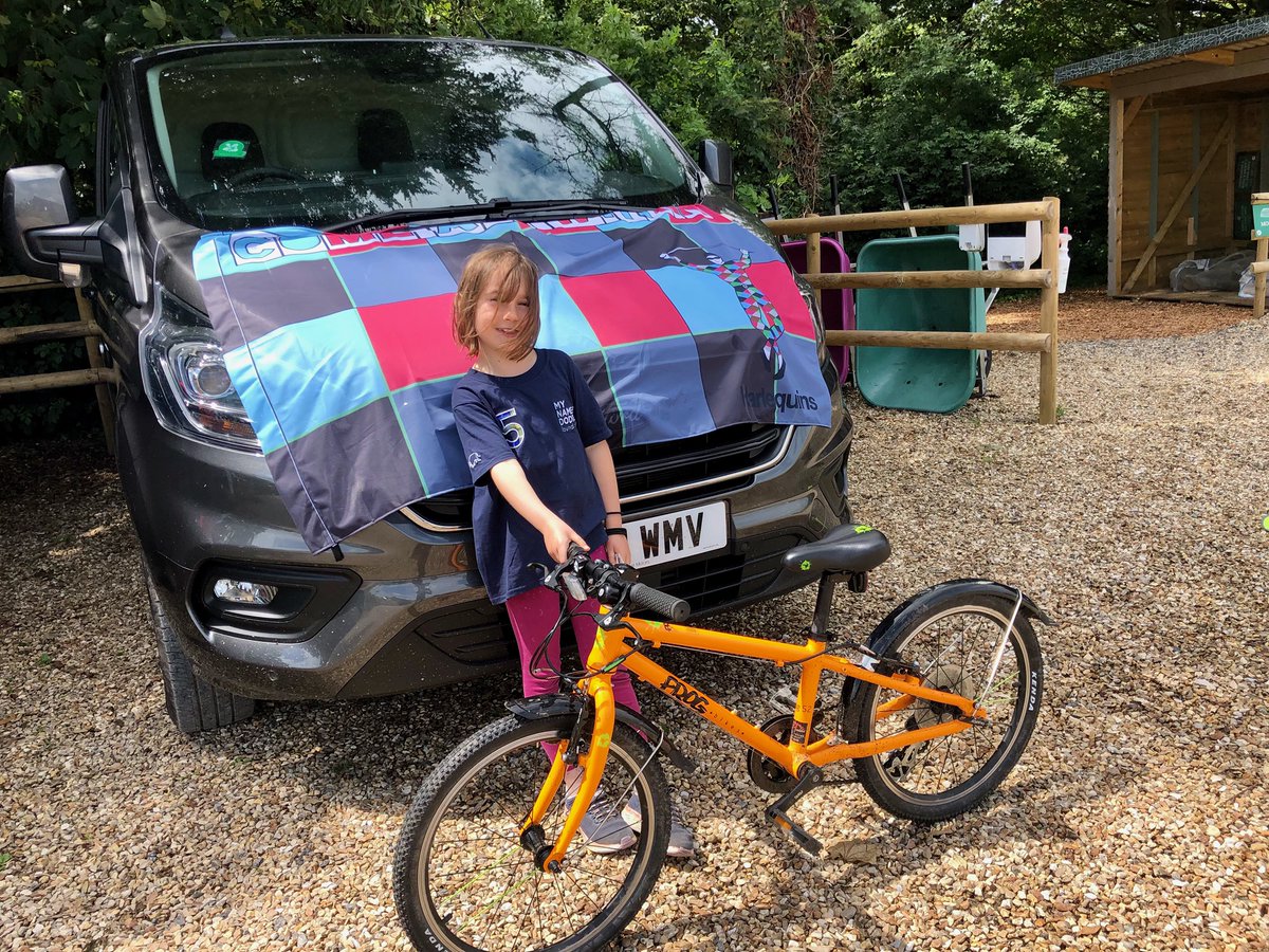 Harlequins's tweet photo. 🚴‍♀️ Young Quins fan Seren Gunney is cycling 100km this week to raise money for @MNDoddie5.

🙏 Your support would mean a lot: https://t.co/IlOTyK65Ue

#COYQ https://t.co/Fqt8eeub1g