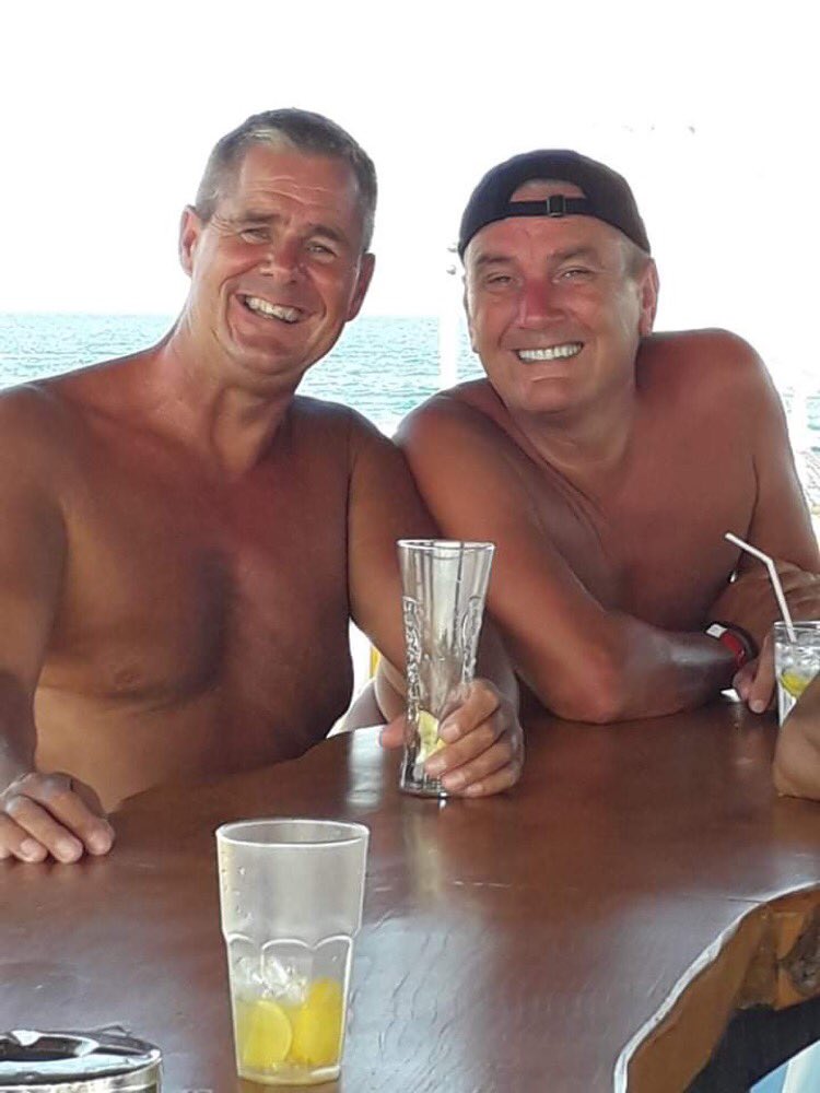 steveoM126's tweet photo. Ice cold refreshing sundowners at the bar. Absolute scorcher today 38c G&amp;T vodka orange please #summerincyprus #funinthesun https://t.co/xy99WdA8I2