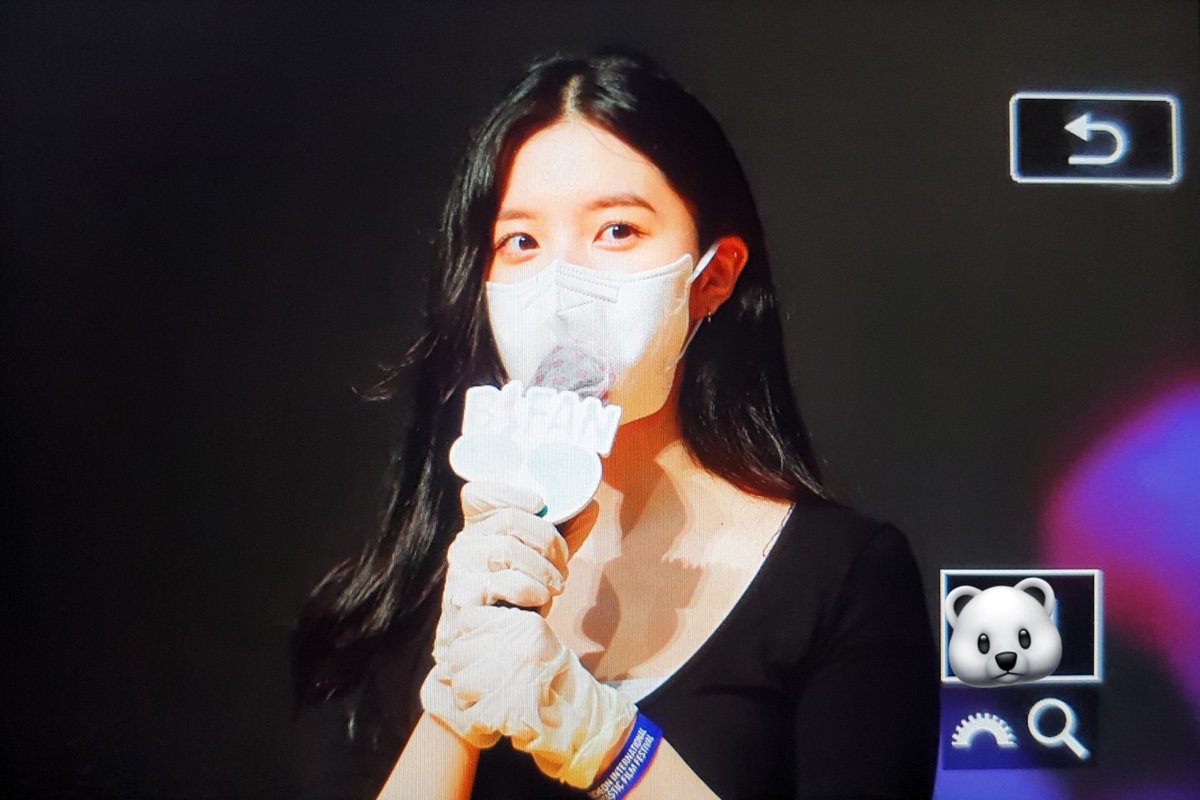 시선의 연속 tweet media