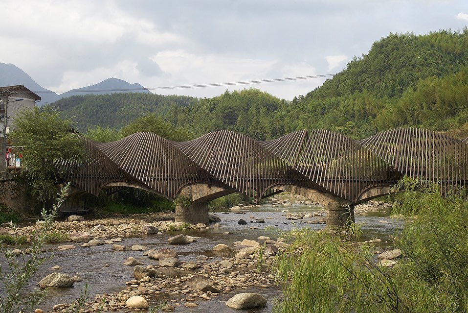 parametricarch's tweet image. The rotating Bambo Bridge at the first ever International Bamboo Architecture Biennale, designed by Ge Quantao in Baoxi, China . 
Designer: Ge Quantao
Year: 2017
(📸 by Julien Lanoo)

#bamboo #bamboostructure #wooden #woodstructure #woodwork #architectural #architect