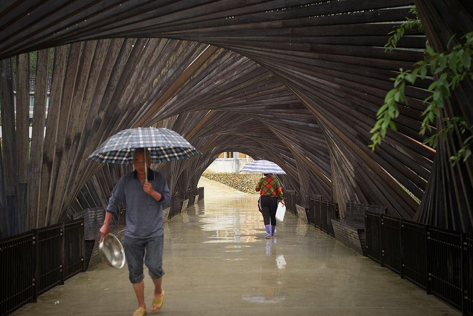 parametricarch's tweet image. The rotating Bambo Bridge at the first ever International Bamboo Architecture Biennale, designed by Ge Quantao in Baoxi, China . 
Designer: Ge Quantao
Year: 2017
(📸 by Julien Lanoo)

#bamboo #bamboostructure #wooden #woodstructure #woodwork #architectural #architect