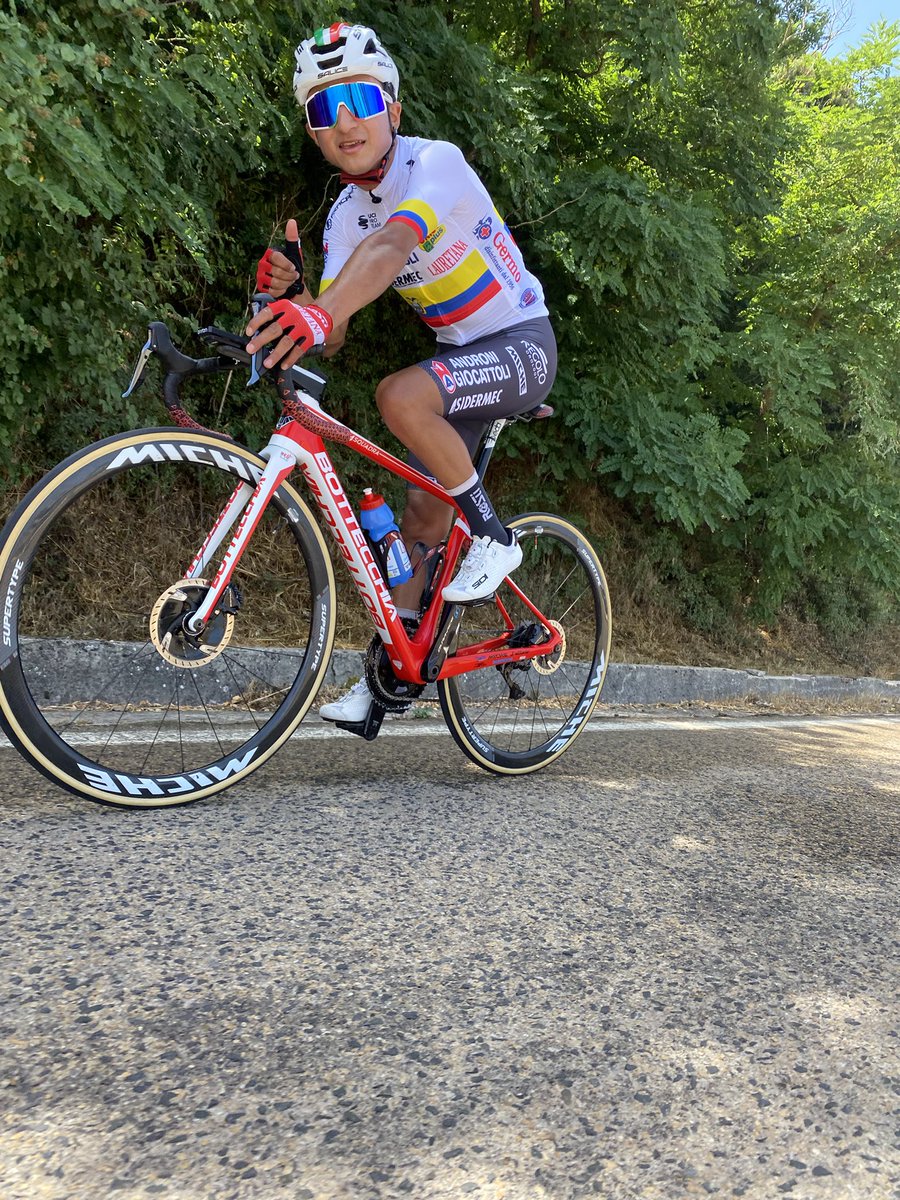 Mañana arrancamos  nuevamente con las competencias italianas 🇮🇹. Y sobre todo feliz de lucir el tricolor🇪🇨.
@AndroniSidermec