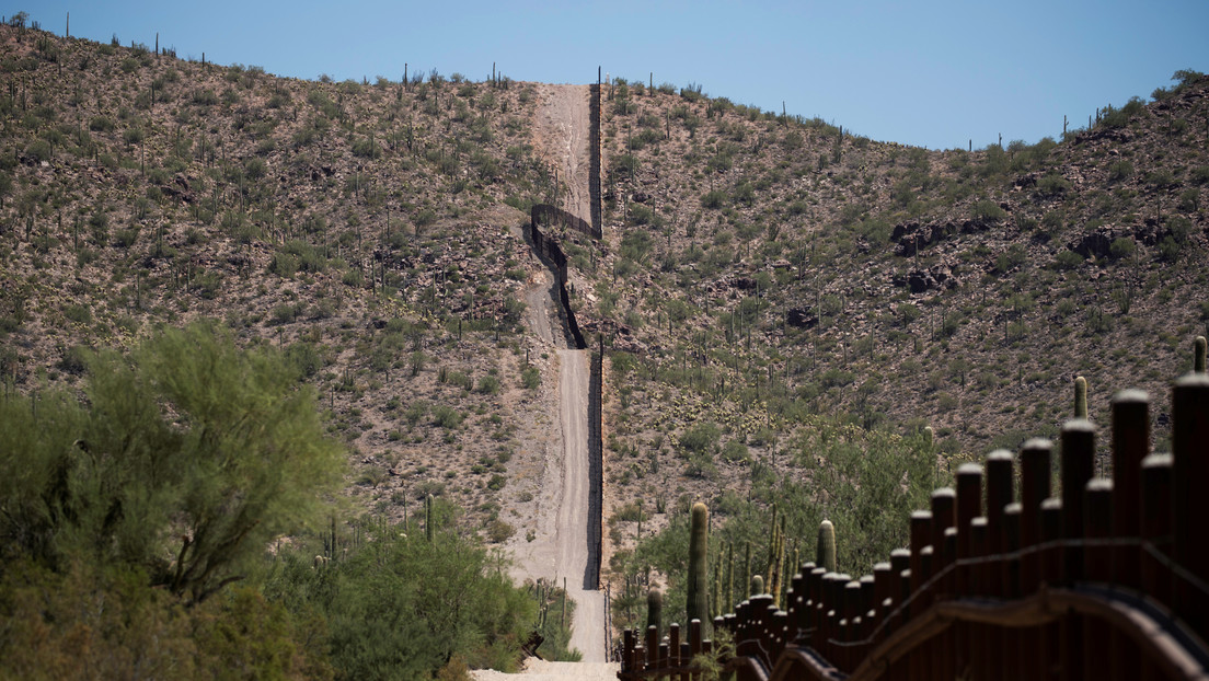 noticias4vision's tweet photo. #EEUU🇺🇸| 43 cuerpos de migrantes fueron encontrados al sur de Arizona, los cuales murieron mientras intentaban cruzar la frontera desde #México en medio de temperaturas récord en esa zona desértica, según informó #HumaneBorders. #N4V https://t.co/zYyhhsRogS
