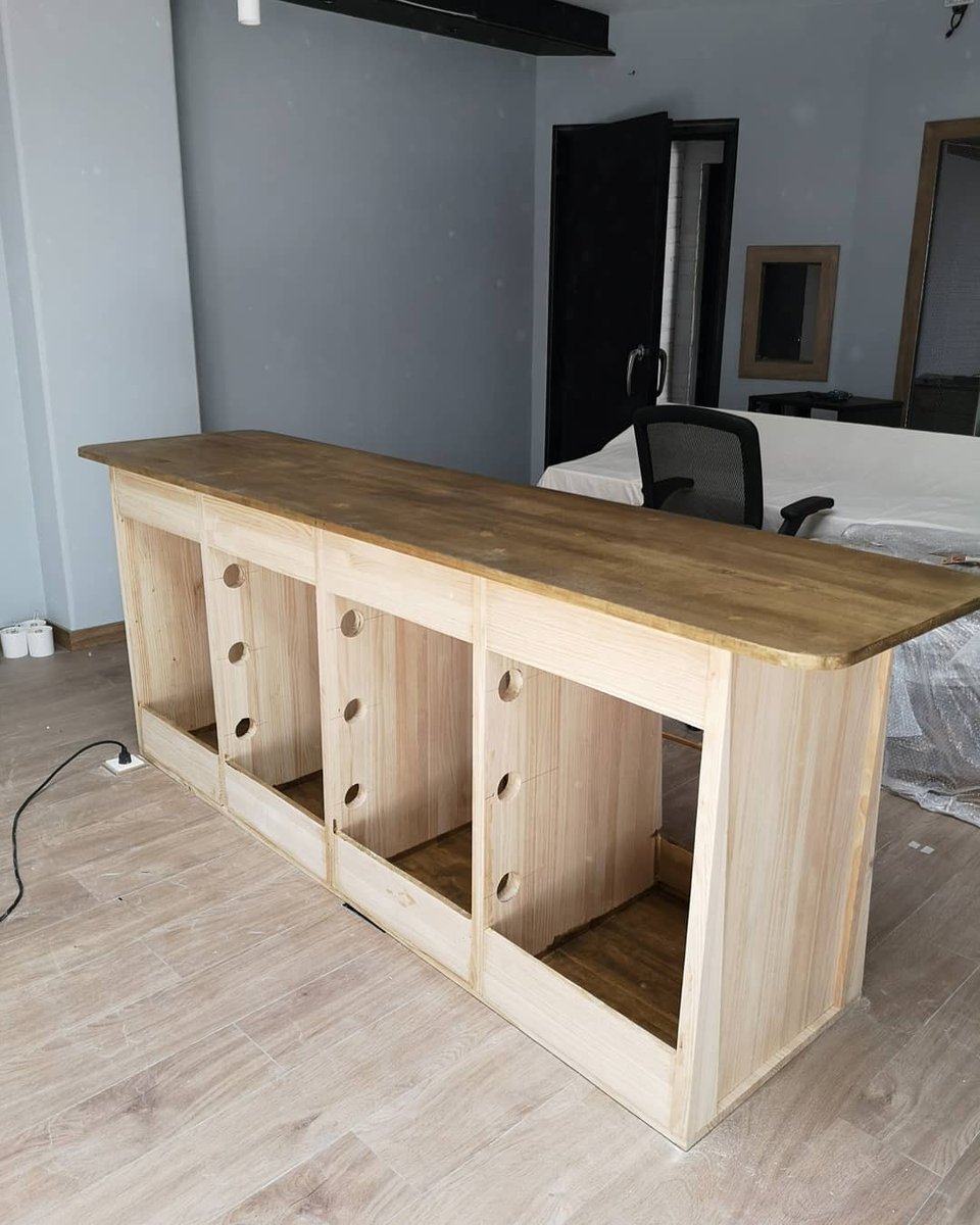 estudiolajoya's tweet photo. En tierra de carpinteros este mueble #rack comienza a coger color y tono. Deseando estoy de enrascar los equipos externos ahí y no tenerlos más tiempo en cajas de cartón
🙂🙏💫⏳🏗️🎛️❤️
#BuildingRecordingsStudio
#LaJoyaMusic
#Newstudio
#Lucena
#Córdoba
#Andalucía
#newmusic
#recor https://t.co/0si9TmJzYb