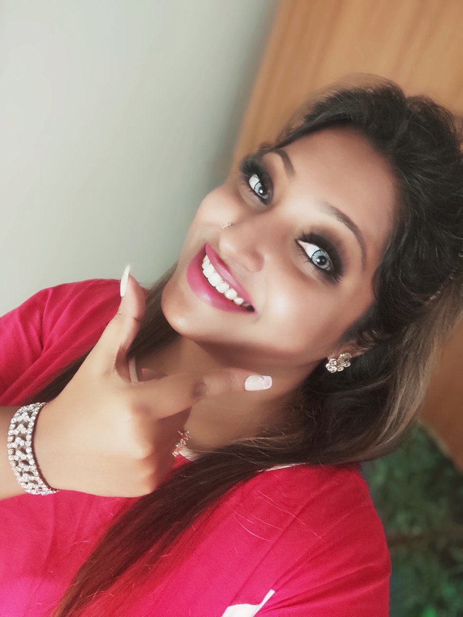 farjanatajreen's tweet photo. Pink me 💄📿👛🩰💍
.
.
.
.
.
.
#farjanatajreen #barsha #makeupartist #youtuber #videocreator #entrepreneur https://t.co/WHDFWm8Umx