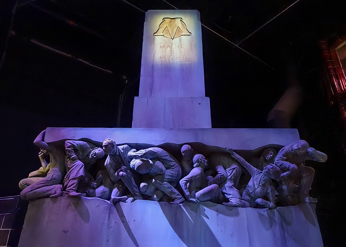 demisors's tweet image. ⠀

( Photo Corner )
Magic Is Might Statue

⠀