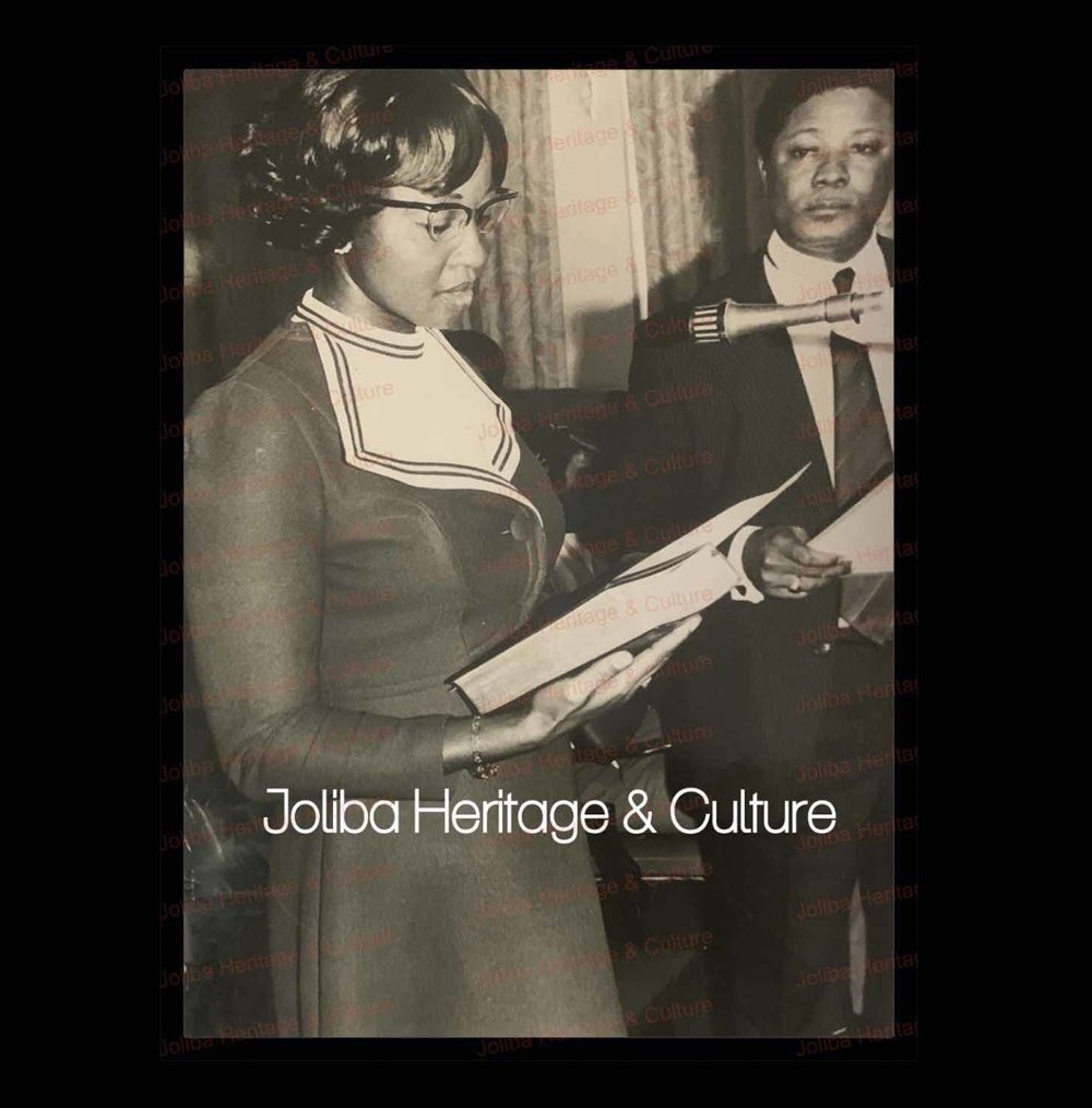 cfmemories's tweet photo. Igbo mmamma nụ! Anyị ji aka ná ụbọchị unu na-aga ọfuma. Taa bụ ụbọchị ahịa Eke n'ala Igbo.

#IgboFacts

Victoria Uzoamaka Onejeme was the first female attorney general in Nigeria. She was called to the bar in 1965, and assumed the role of attorney general in 1976. https://t.co/zS91LOIdaj