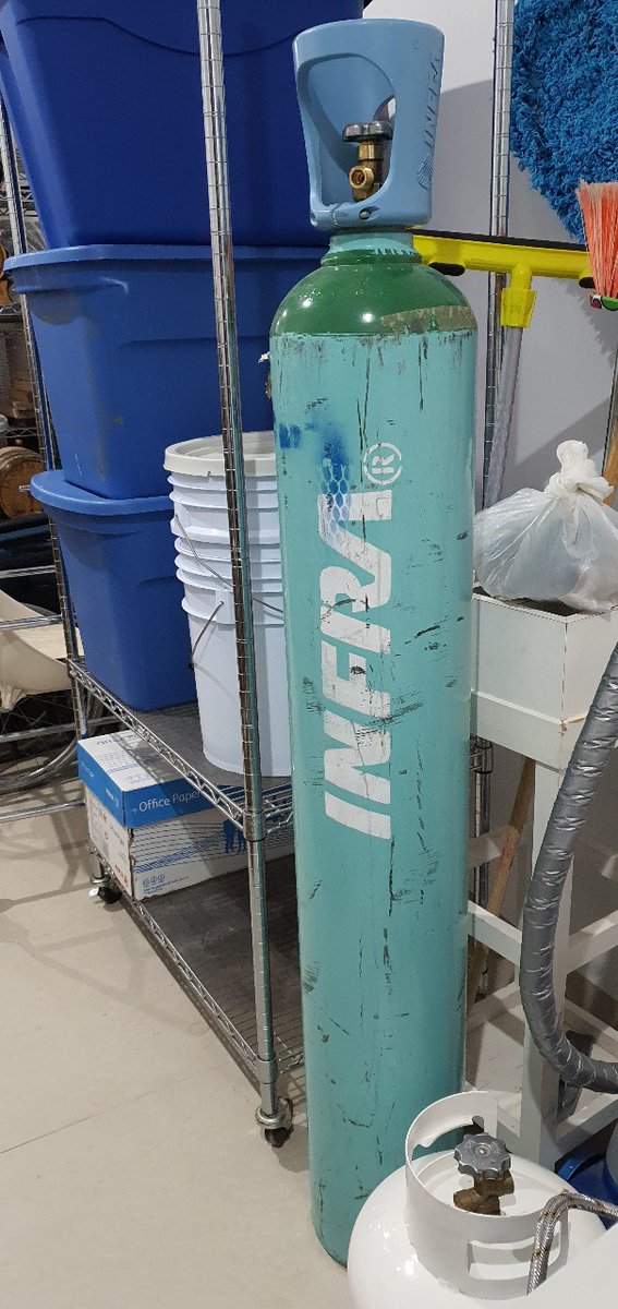 andresporrasgtz's tweet image. Se vende #TANQUE DE #OXÍGENO completo de 9,500 lit. Comprado en febrero 2021 pero no se usó.
✅ Regulador y cánula nuevos.
✅ Oxígeno a su máxima capacidad ya incluído. 

$12,000 pesos mexicanos.

☎️ Informes con Jorge Porras al (618) 8151087

Retweet porfas. ¡Gracias!

#COVID19