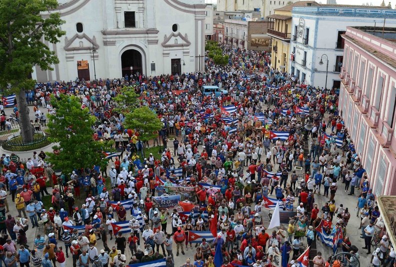 Con la vergüenza de Agramonte y sin descuidar las medidas sanitarias los revolucionarios del bravo #Camagüey tomamos nuestras calles para patentizar el respaldo a la #RevolucionCubana y repudiar de manera enérgica las acciones desestabilizadoras del domingo último. <a href="/ArielSantanaS/">Ariel Santana Santiesteban</a>