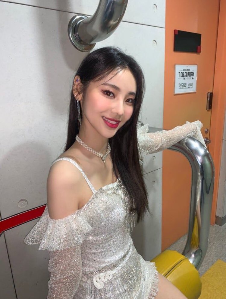 this jinsoul looks expensive