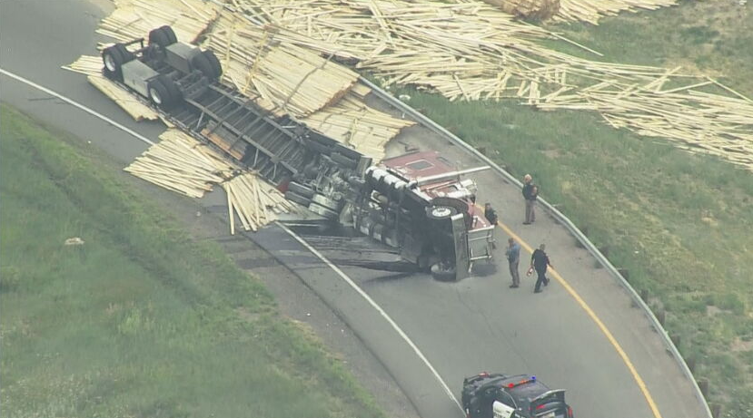 CBSNewsColorado's tweet photo. RIGHT NOW: @WestMetroFire working to remove trapped driver of tractor-trailer that has rolled and spilled load of lumber. Ramp from NB 285 to WB 470 closed, per @ColoradoDOT. #COTraf https://t.co/8h8EwPLRxE